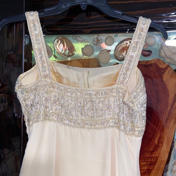 Fleur De Lis dress, size 4 prom dress yellow in amazing condition embellished - Picture 5 of 7